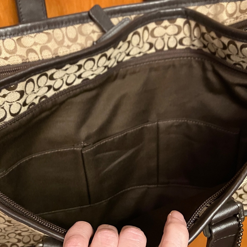 COACH. BROWN AND TAN BUSINESS CANVAS BRIEFCASE WITH LEATHER TRIM. AUTHENTIC. EUC - Picture 4 of 16